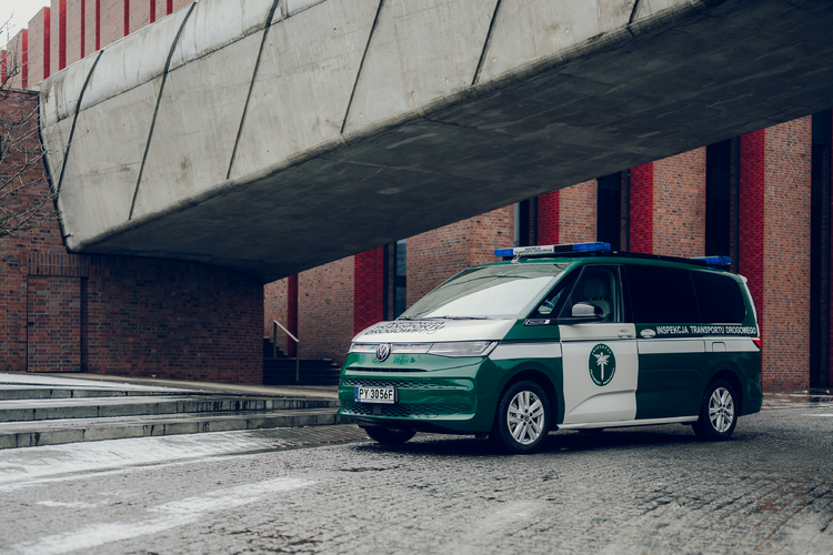 Mobilne biuro w Multivanie